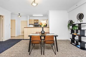 Oversized East Perth 2BR Pool Gym Parking