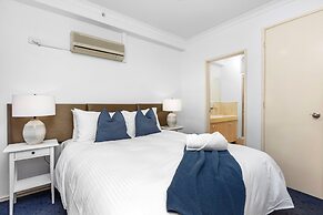 Oversized East Perth 2BR Pool Gym Parking