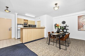Oversized East Perth 2BR Pool Gym Parking