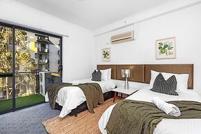 Oversized East Perth 2BR Pool Gym Parking