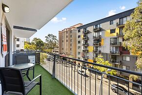 Oversized East Perth 2BR Pool Gym Parking