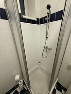 2BR Plus LR Apartment Sleeps 6 Central
