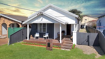 3-bed Coastal Haven With Alfresco Dining & BBQ