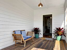 3-bed Coastal Haven With Alfresco Dining & BBQ