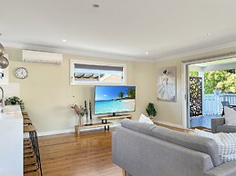 3-bed Coastal Haven With Alfresco Dining & BBQ
