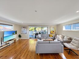 3-bed Coastal Haven With Alfresco Dining & BBQ