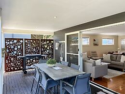 3-bed Coastal Haven With Alfresco Dining & BBQ
