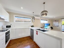 3-bed Coastal Haven With Alfresco Dining & BBQ