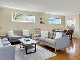3-bed Coastal Haven With Alfresco Dining & BBQ