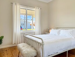 3-bed Coastal Haven With Alfresco Dining & BBQ
