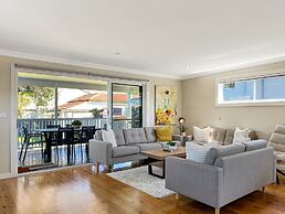 3-bed Coastal Haven With Alfresco Dining & BBQ