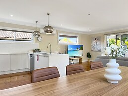 3-bed Coastal Haven With Alfresco Dining & BBQ
