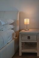 Lonsdale St 1-bed Unit With Study Area and Parking