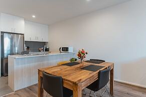 Lonsdale St 1-bed Unit With Study Area and Parking