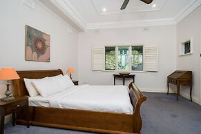 Incredible 3-bed Renovated Home With Huge Garden