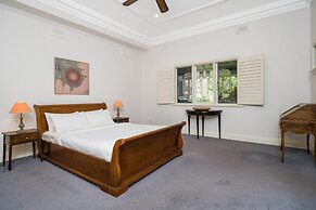 Incredible 3-bed Renovated Home With Huge Garden