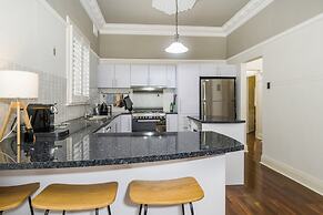 Incredible 3-bed Renovated Home With Huge Garden