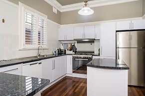 Incredible 3-bed Renovated Home With Huge Garden