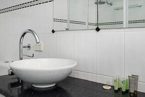 Incredible 3-bed Renovated Home With Huge Garden