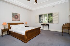 Incredible 3-bed Renovated Home With Huge Garden