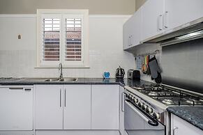 Incredible 3-bed Renovated Home With Huge Garden