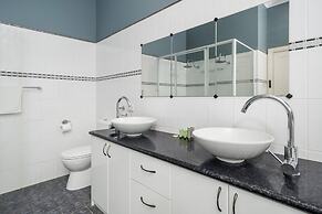 Incredible 3-bed Renovated Home With Huge Garden