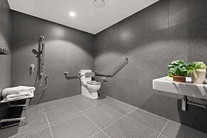 Immaculate Braddon Studio With Accessible Bathroom
