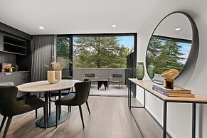 Immaculate Braddon Studio With Accessible Bathroom
