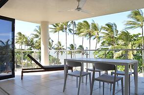 Beachfront 3-bed With Pool & Stunning Ocean Views