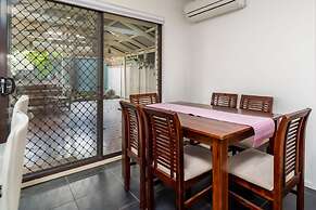 Spacious and Restful Holiday Home With Backyard