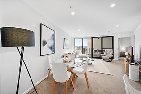 Stylish 2-bed Apartment in Canberra CBD