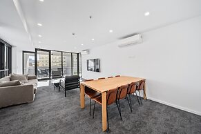 Stylish 2-bed Apartment in Canberra CBD