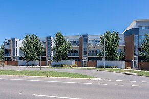 Elegant 2-bed Apartment With Balcony