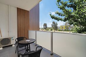 Elegant 2-bed Apartment With Balcony