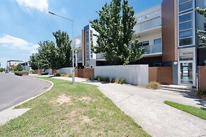 Elegant 2-bed Apartment With Balcony