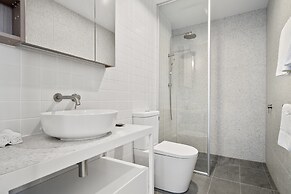 Modern 1-bed Apartment With Views in Fremantle