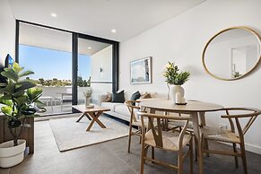 Modern 1-bed Apartment With Views in Fremantle
