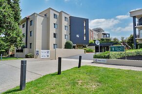 Sleek 2-bed Apartment in Vibrant Kingston
