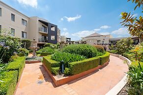 Sleek 2-bed Apartment in Vibrant Kingston