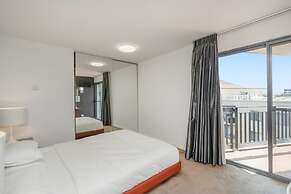 Sleek 2-bed Apartment in Vibrant Kingston