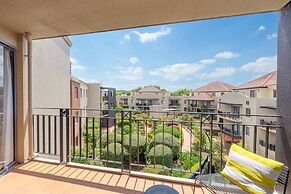 Sleek 2-bed Apartment in Vibrant Kingston