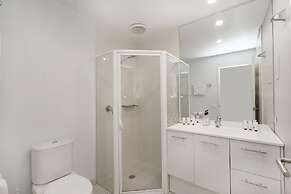 Sleek 2-bed Apartment in Vibrant Kingston