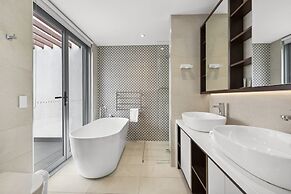 Bright & Modern 3-bed Townhouse in Rosebery