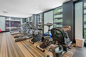 Eclectic 1-bed Apartment With Pool and Gym