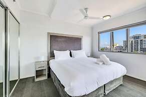 Stylish 1-bed Darwin City Stay With Balcony Views