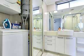 Stylish 1-bed Darwin City Stay With Balcony Views