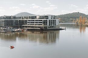 Stunning 1-bed Above Foreshore With Water Views