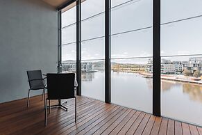 Stunning 1-bed Above Foreshore With Water Views