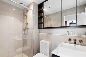 Executive 2-bed Apartment With Views, Gym and Spa