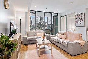 Central 2-bed Apartment With Parking,